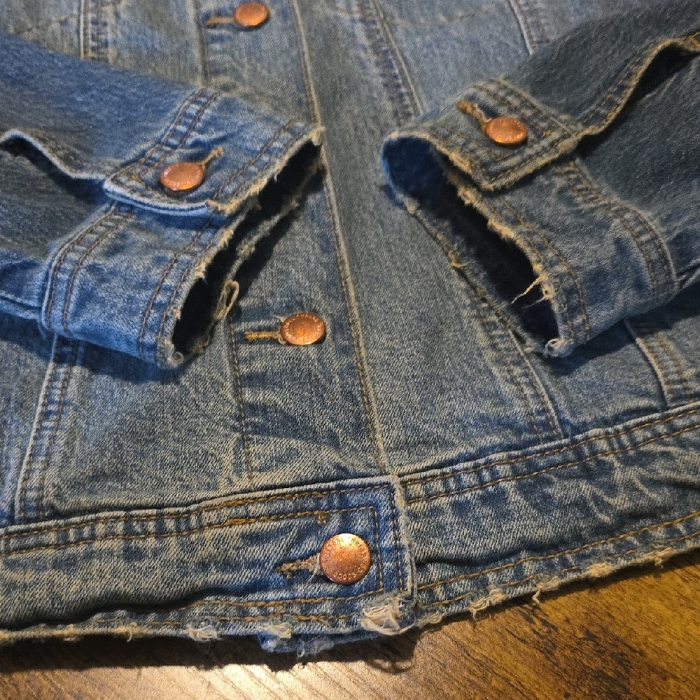 Universal Thread Blue Jean Jacket Timeless Style - Picture 4 of 10